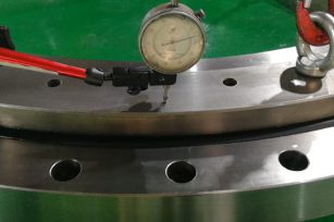 回轉(zhuǎn)支承的游隙是什么意思，對(duì)使用有什么影響？