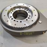 配置減速機(jī)和步進(jìn)電機(jī)控制器的直齒回轉(zhuǎn)驅(qū)動