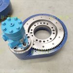 在一種開(kāi)采設(shè)備上使用的同向和反向輸入的回轉(zhuǎn)驅(qū)動(dòng)